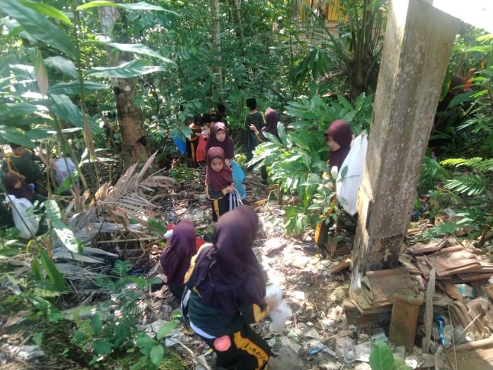 Mewujudkan Madrasah Bersih dan Sehat, MI Sultan Agung 1 Kalipoh Galakkan Program Kebersihan Lingkungan